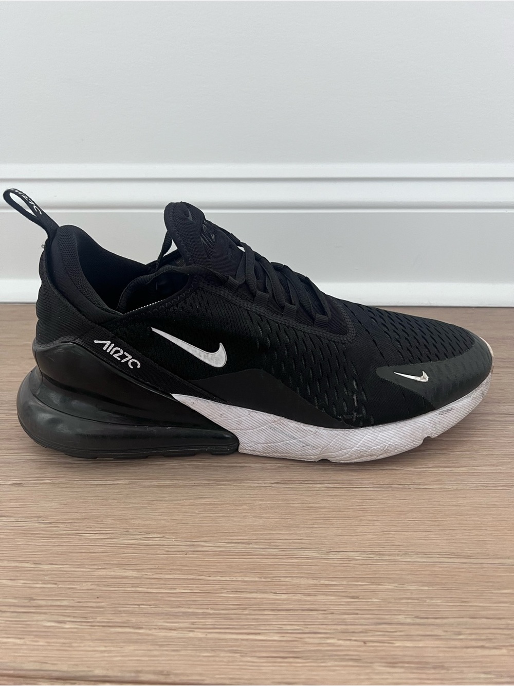 Nike Air Max 270 Men's Size 11.5 Black White Shoe Sneakers AH8050-002 - Picture 2 of 10